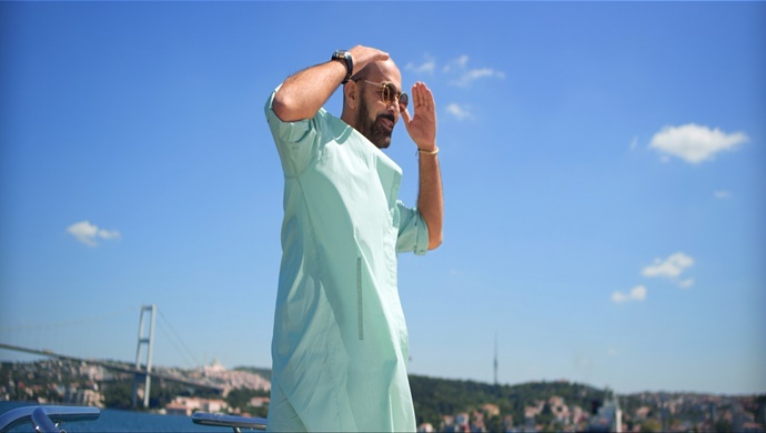 Cengiz İmren’in, Grand Müzik etiketiyle yayınlanan “Arz Ederim” isimli tekli çalışması