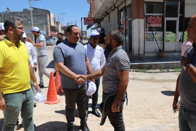BAŞKAN EKİNCİ: HÜRRİYET MAHALLESİ’NİN YOLLARINI YENİDEN İNŞA EDECEĞİZ