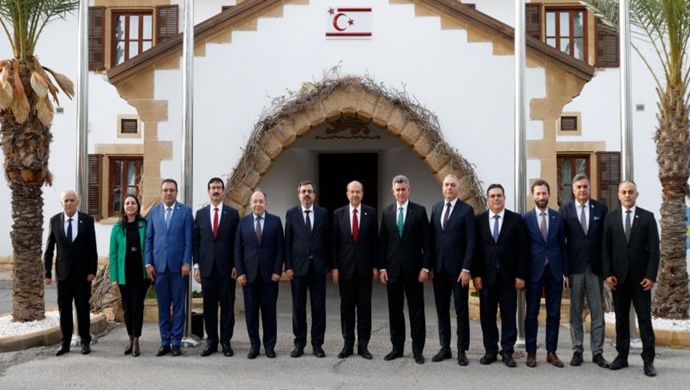 Cumhurbaşkanı Ersin Tatar, Türkiye Cumhuriyeti Yükseköğretim Kurulu (YÖK) heyetini kabul etti