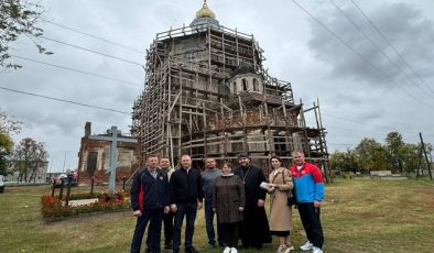 Birleşik Rusya, Sverdlovsk bölgesindeki bir tapınağın restore edilmesine yardım ediyor