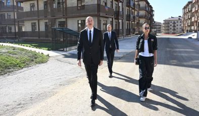 İlham Aliyev Cebrail’de inşa edilen konut kompleksinin açılışına katıldı