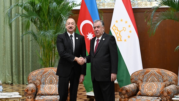 İlham Aliyev, Tacikistan Cumhurbaşkanı İmamali Rahmon ile Duşanbe’de baş başa bir görüşme gerçekleştirdi.