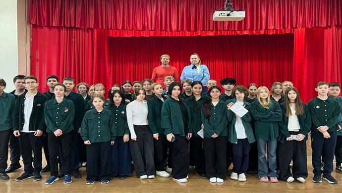 Perm bölgesinde Birleşik Rusya, lise öğrencilerine ekolojist mesleğini tanıtmak amacıyla kariyer rehberliği dersleri düzenliyor