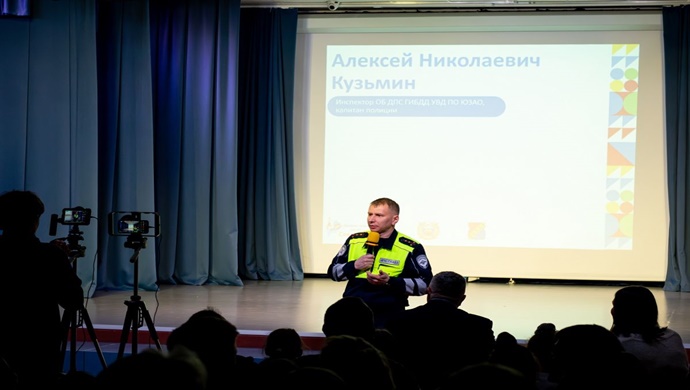 В Москве «Единая Россия» организовала для школьников интерактивную викторину на знание ПДД