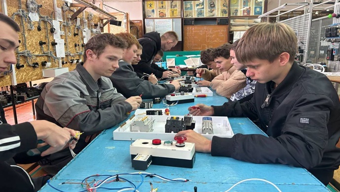 В Ипатово Ставропольского края по партпроекту «Моя карьера с Единой Россией» проводят профориентационные занятия для школьников