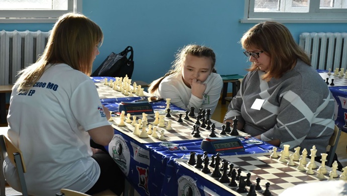 При содействии «Единой России» в селе Шатрово Курганской области состоялся семейный шахматный турнир