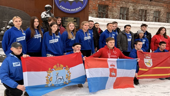 Birleşik Rusya Genç Muhafızları ve Gönüllü Birliği aktivistleri, tarihi bölgelerde Yeni Yıl etkinlikleri düzenliyor