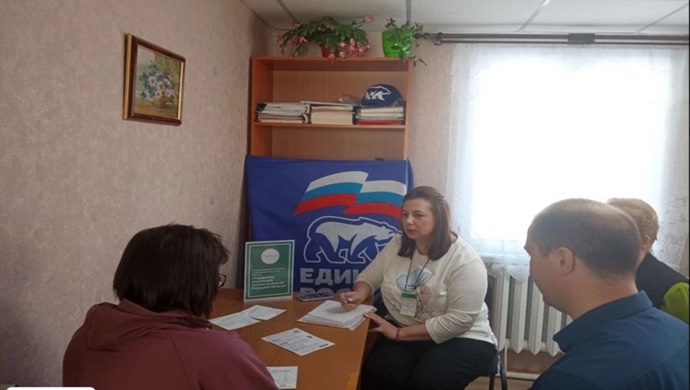 Birleşik Rusya’nın katılımıyla, Ryazan Bölgesi’nin Miloslavsky İlçesi sakinleri, hükümetin mevcut destek önlemleri hakkında bilgilendirildi