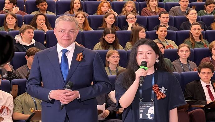 Vladimir Vladimirov: Stavropol Bölgesi, Birleşik Rusya’nın “Zafer Diktesi” kampanyasına üç merkezle katıldı; bugün bu merkezlerin sayısı 1500’ü aşmış durumda.