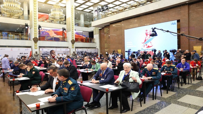 “Zafer Diktesi” – ortak bir anı ve miras: Roscosmos kozmonotları, Uluslararası Uzay İstasyonu’ndan Birleşik Rusya katılımcılarını selamladı