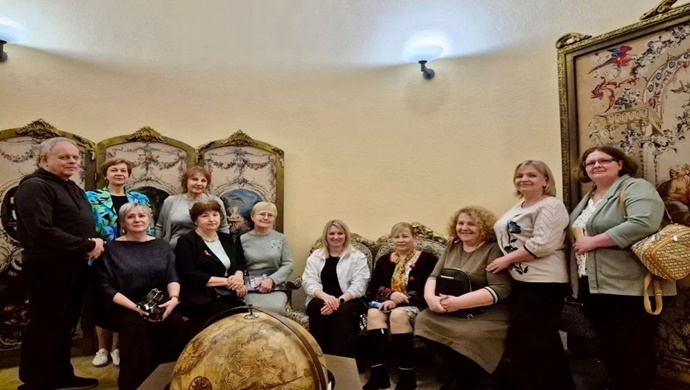 Rostov-on-Don’da, Birleşik Rusya üyeleri gönüllüler ve engelli sporcular için bir tiyatro gezisi düzenledi