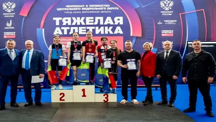 Birleşik Rusya, Voronezh Bölgesi’nin Kalacheevsky İlçesi’nde bir halter yarışması düzenledi